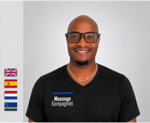 Profilbillede af John, massagebehandler hos MassageKompagniet i København.